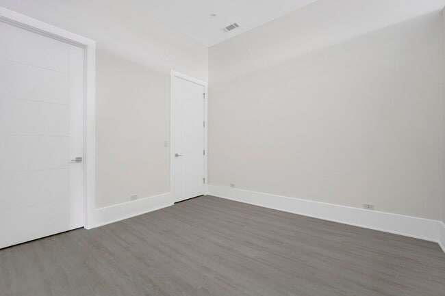 Building Photo - 2400 W Wabansia Ave