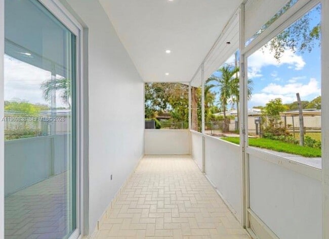 Building Photo - 816 N Golf Dr