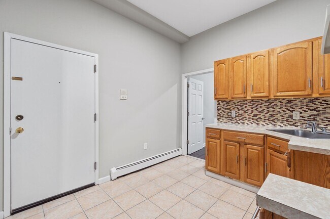 Building Photo - 162 Clerk St