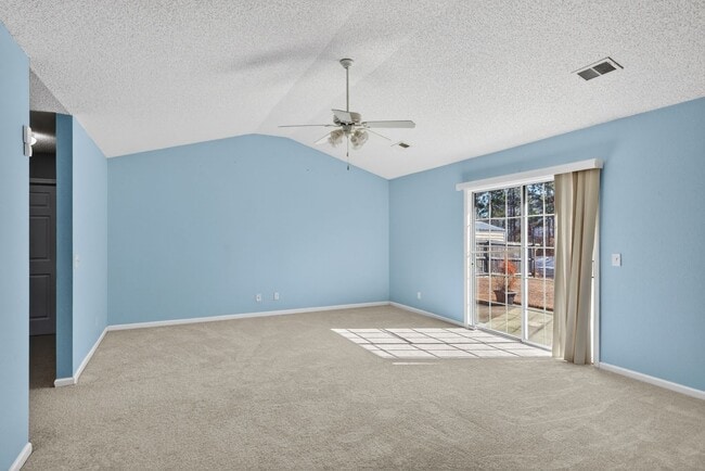 Building Photo - 3 Bedroom 2 Bathroom Single-family home in Port Wentworth - close to Savannah Airport, Savannah P...