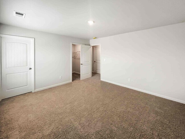 Building Photo - 329 Creekview Wy
