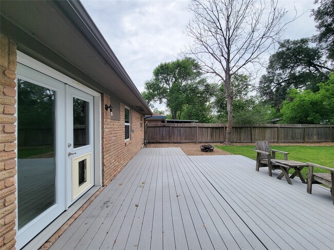 Building Photo - 5846 Ettrick Dr