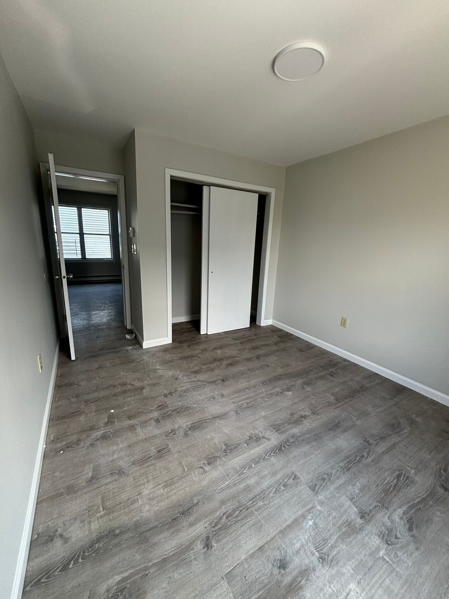 394 S 6th St 2R - 387 S 6th St