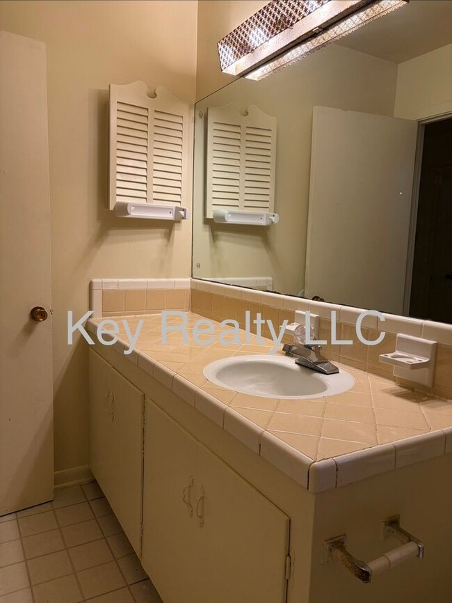 Building Photo - 54 Chester St