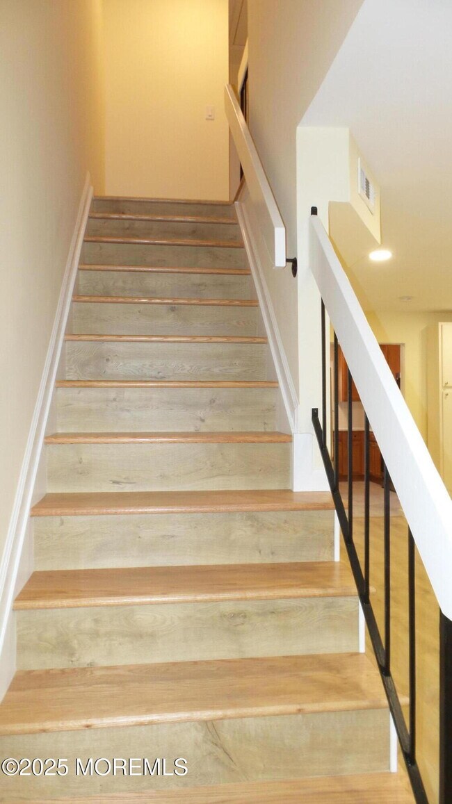 Building Photo - 2 Briar Mills Dr