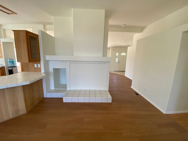 Building Photo - Panoramic Views - 46 West - Hilltop Property