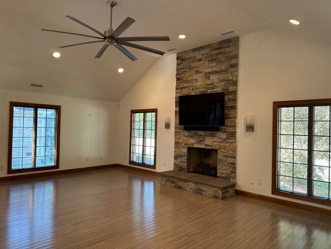 Building Photo - 1416 Shenandoah Pkwy