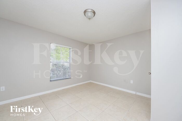 Building Photo - 227 Verdi St