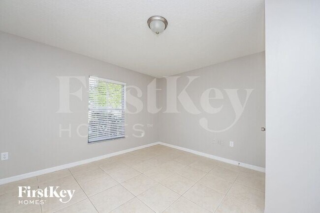 Building Photo - 227 Verdi St