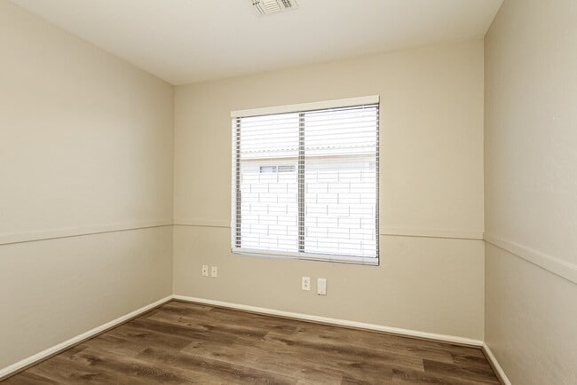 Building Photo - 13273 W Mauna Loa Ln