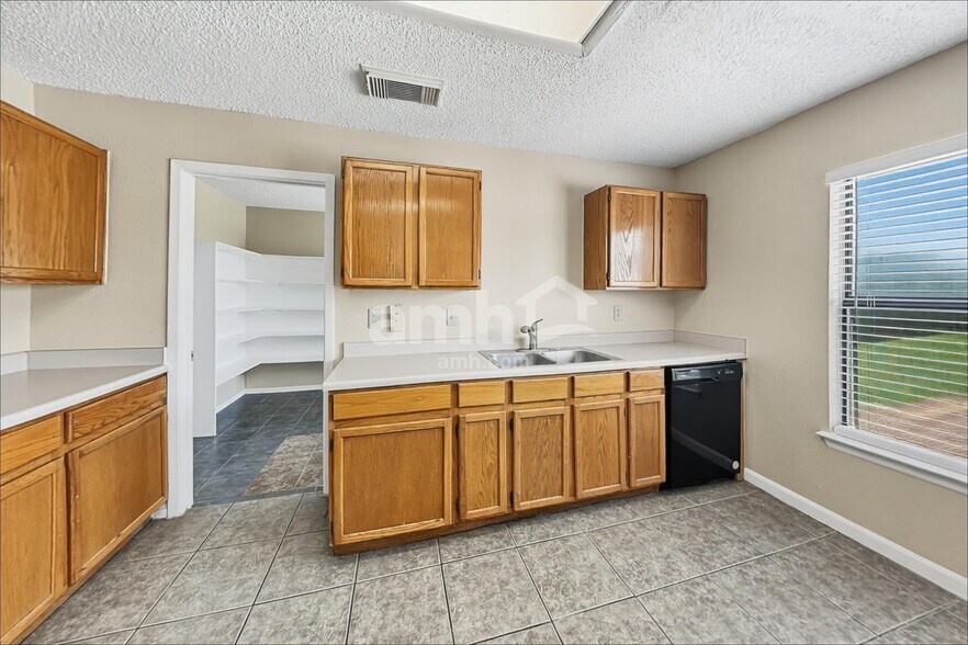 Building Photo - 6678 Snow Meadow Dr