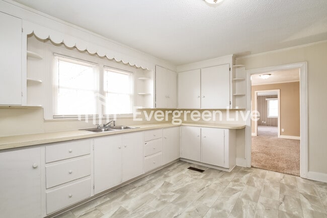 Building Photo - 4207 Garden St