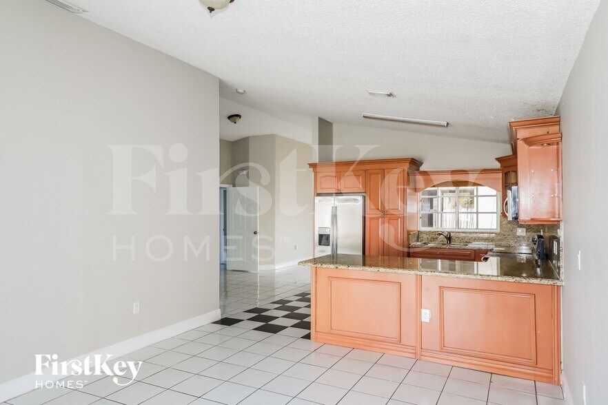 Building Photo - 5860 SW 150th Ave