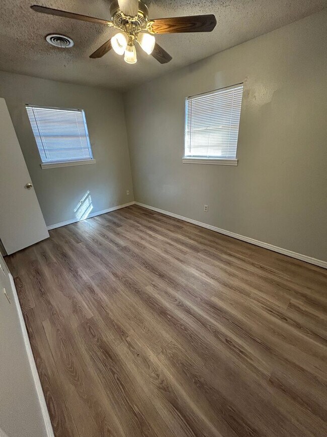 Building Photo - 1610 58th St