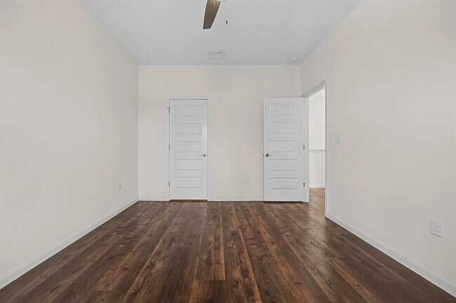 Building Photo - 803 4th St