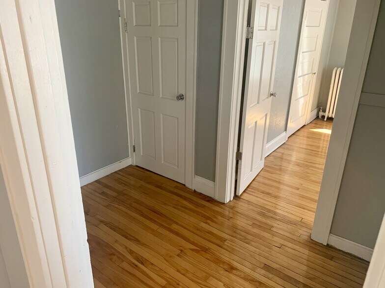 Building Photo - 105 3rd Ave