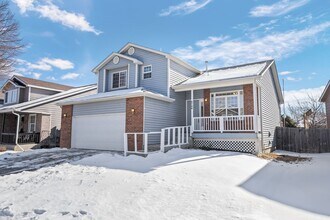Building Photo - Beautiful 2 story home