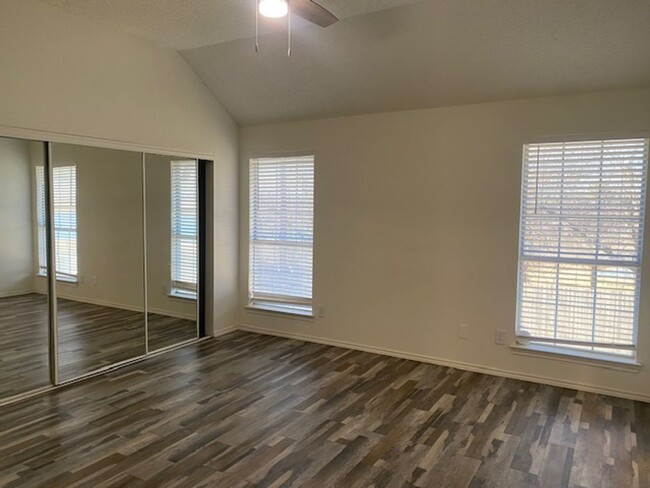 Building Photo - $500 OFF FIRST FULL MONTHS RENT WITH MOVE ...