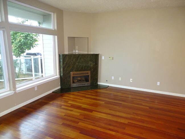 Building Photo - 1457 SE Columbia Way