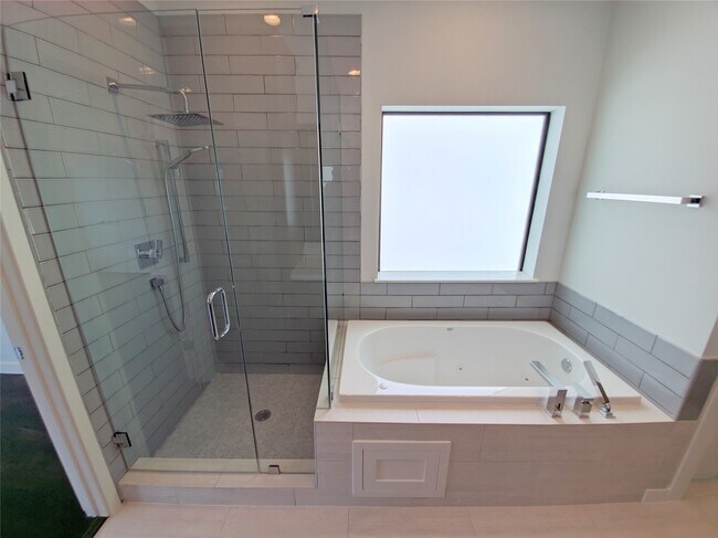 Building Photo - 4307 Schuler St