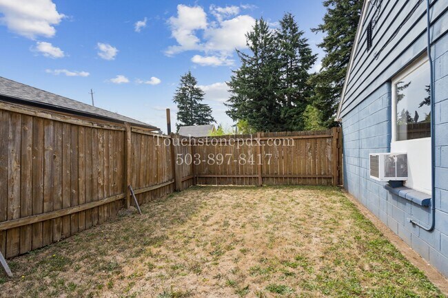 Building Photo - 9111 NE Tillamook St
