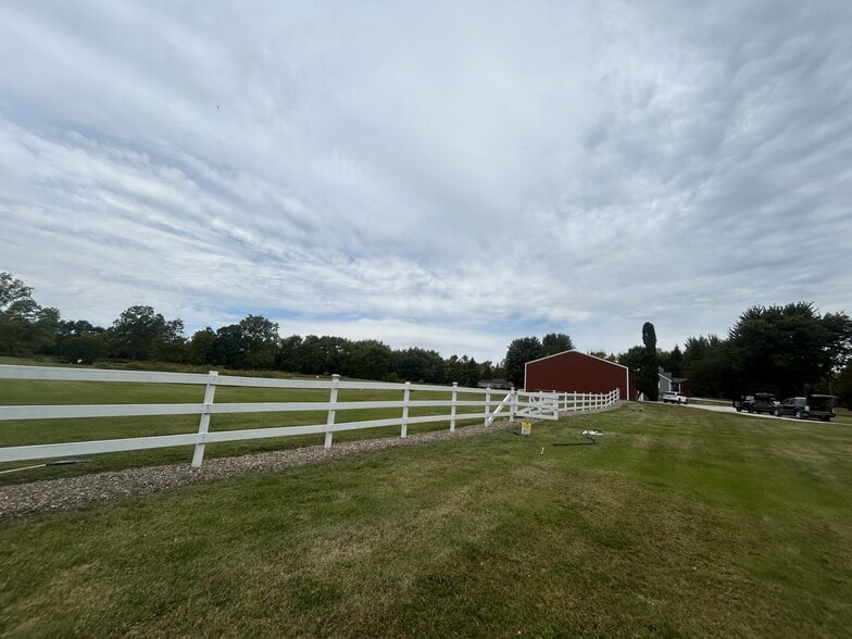 Building Photo - 71201 Coon Creek Rd