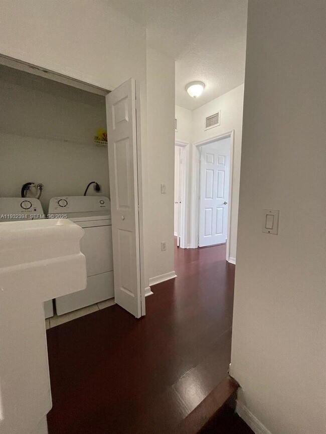 Building Photo - 12437 SW 125th Terrace