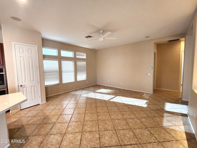 Building Photo - 10511 W Villa Hermosa