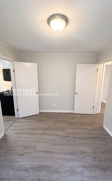 Building Photo - 2690 Lake Harbin Rd