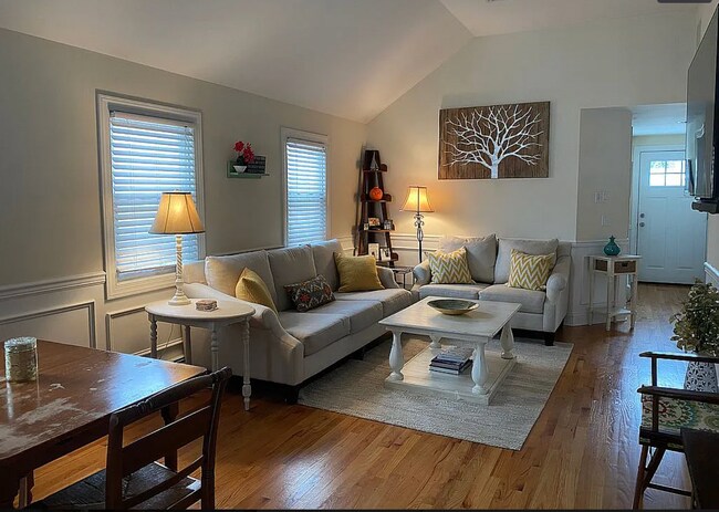 Building Photo - 5 Augusta St