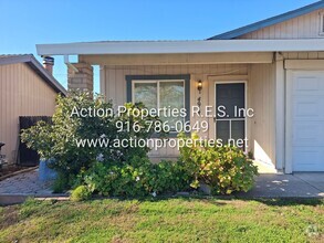 Building Photo - 2 Bed, 2 Bath - 1 Car Garage - Duplex - Pr...