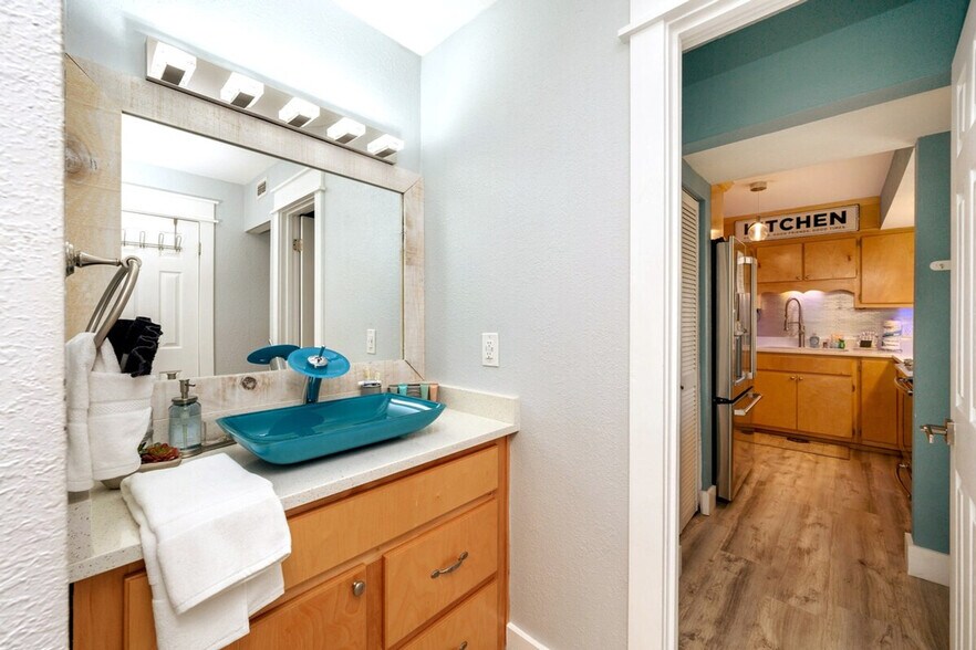 Building Photo - 4000 Gulf Terrace Dr