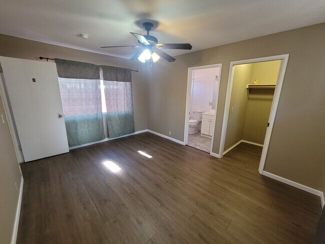 Building Photo - Single-Story 4-Bedroom Apartment in Yucaipa!