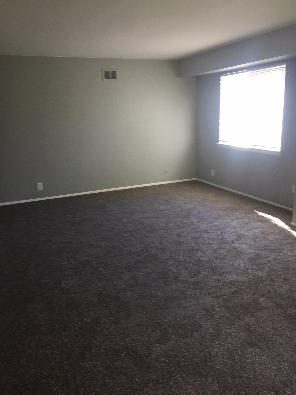 Building Photo - 25300 Shiawassee Cir