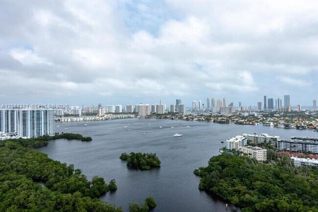 Building Photo - 16385 Biscayne Blvd