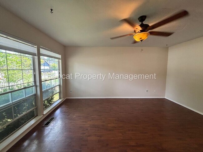 Building Photo - 1650 Walker Dr