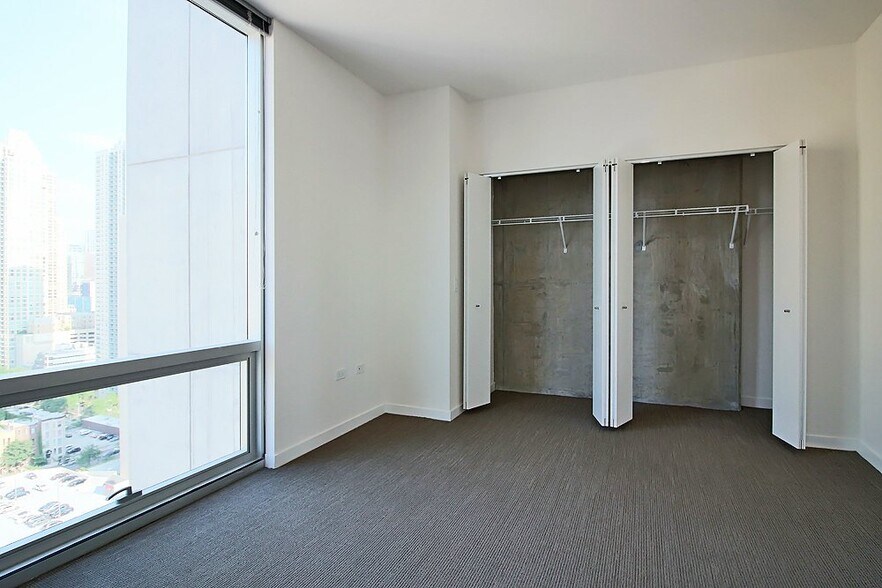 Building Photo - 813 N La Salle Dr