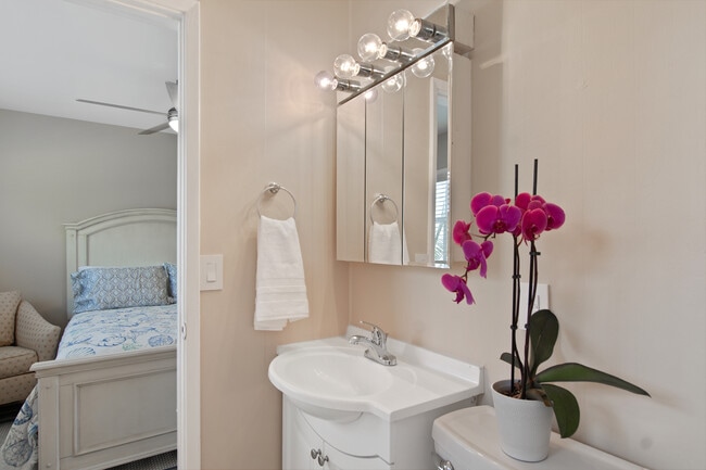 Building Photo - 1441 5th Ct