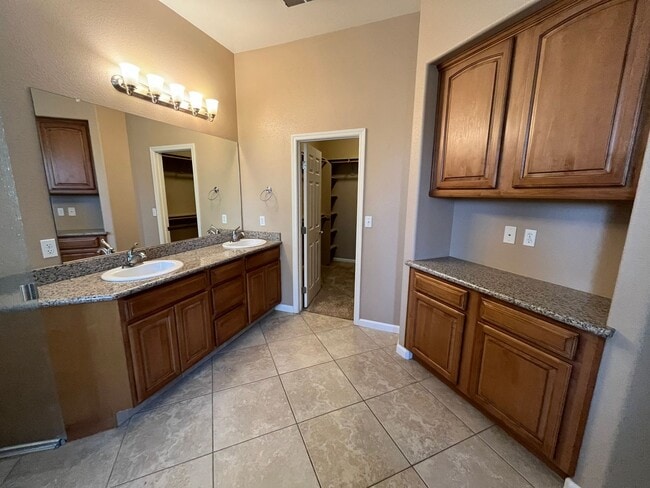 Building Photo - 206 S Argyle Pl