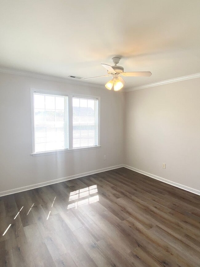 Building Photo - 330 Commons Dr