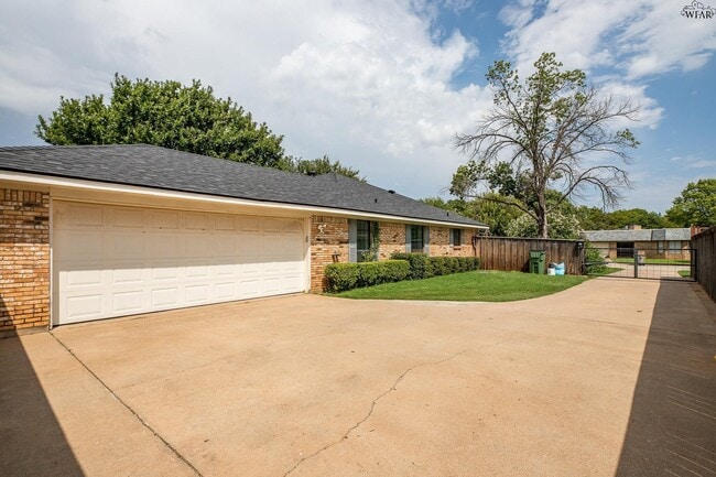 Building Photo - 4411 Shady Ln