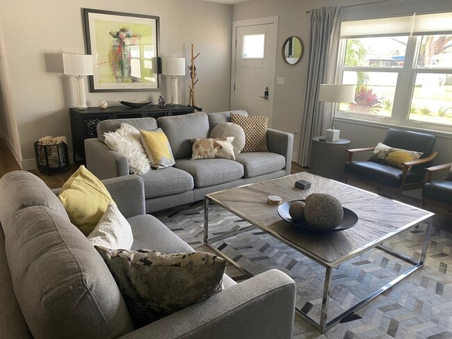 Building Photo - 3237 Key Ave