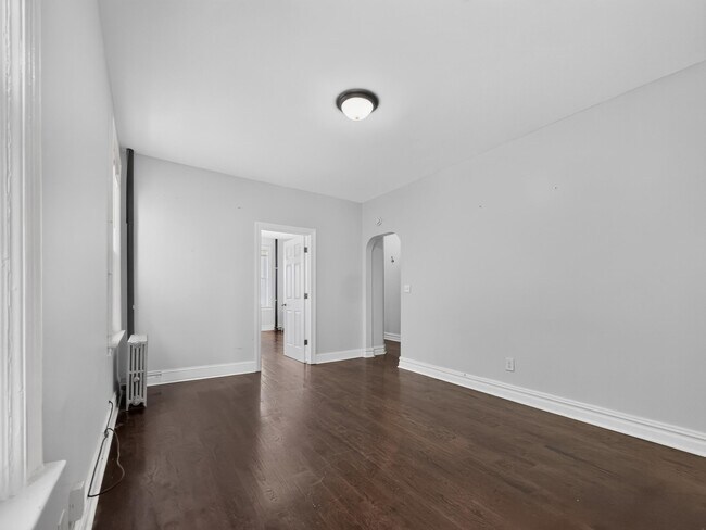Building Photo - 86 W 45th St