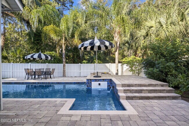Building Photo - 781 Paradise Ln