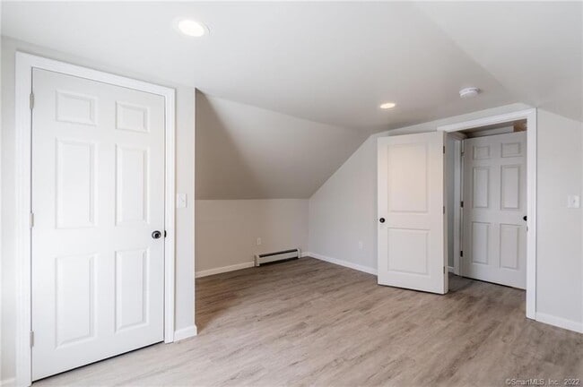 Building Photo - 31 Willetts Ave
