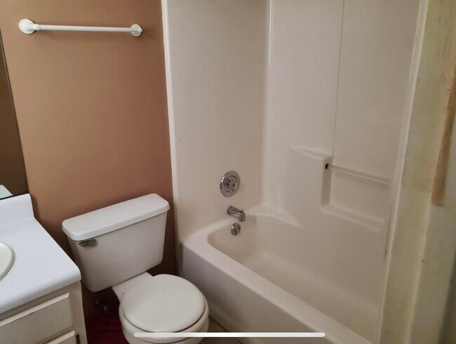 Building Photo - 308 Woods Way