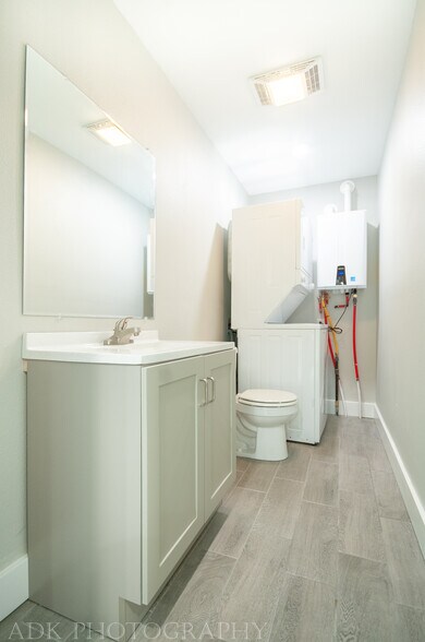 Building Photo - 113 E Bertha St