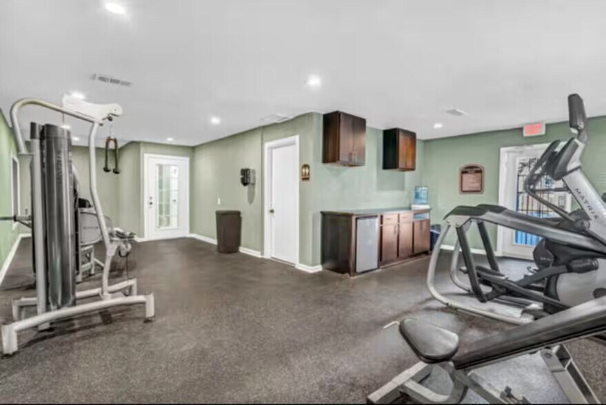 Building Photo - 1450 N Hwy 360