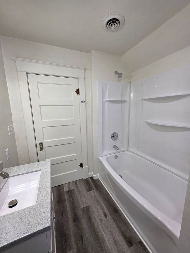 Building Photo - 1350 Winnebago Ave