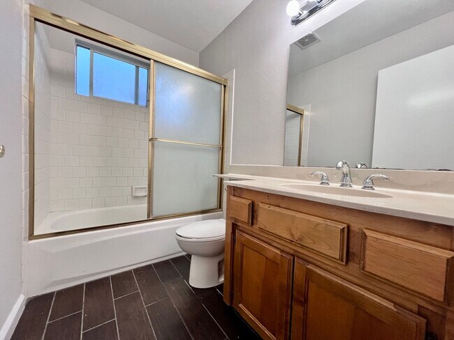 Building Photo - $2,495 Champlain Dr. & Fort Washington, 3 ...